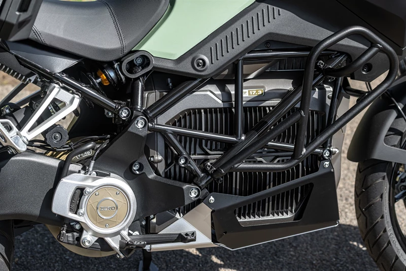 Motor und Akku der Zero DSR/X Motor und Akku der Zero DSR/X