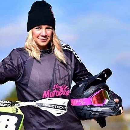 Carola Vögel auf einer Husqvarna FS 450 2018 !!!