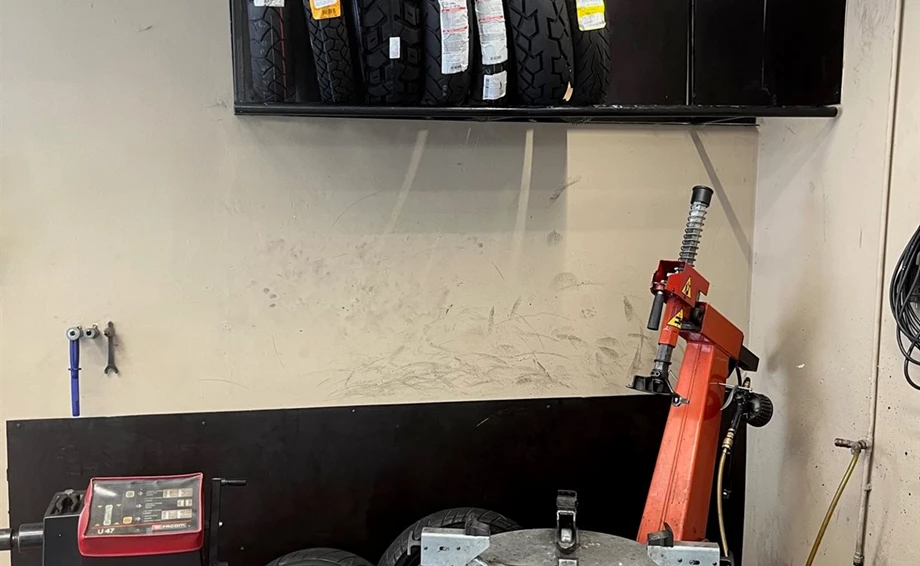 Reifenservice Bild 1: Reifenservice