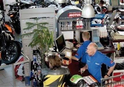 Philosophie Aus dieser Verbundenheit entsteht unsere Verpflichtung: Ihnen stets den besten Service anzubieten, den wir leisten können. Erreicht haben wir dieses Ziel nur dann, wenn Sie zu 100% zufrieden sind. Daran arbeiten wir tagtä...
