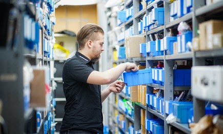 ZUBEHÖR UND ERSATZTEILE ZUBEHÖR UND ERSATZTEILE