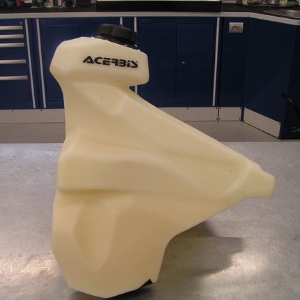 Husqvarna 12 lt Tank Gebrauchter (neuwertiger) 12 lt. Acerbis Tank  Farbe: neutral Passend für: Husqvarna  TE 250i und TE 300 i , Baujahr:2018-2019 Husqvarna  FE 250/FE 350/FE 450/ FE 501,  Baujahr 2017 - 2019 Husqvarna  FC 2520, FC 350/ FC 4 ...