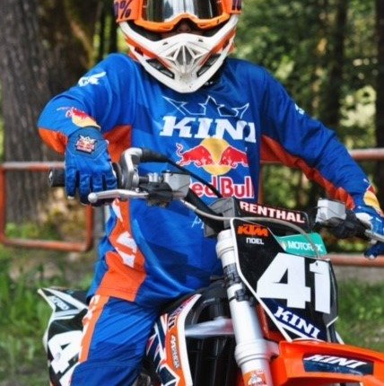 Noel Rosenegger Privat: Geboren: 04.01.2012 Wohnort: Münster/Tirol Nation: Österreich MX seit: 2020 Hobbys: Motocross, BMX fahren, Skifahren Lieblingsstrecke: Kundl Vorbilder: Julian Seebacher und Richard Kreidl Motorrad: KTM 50 SX und ...