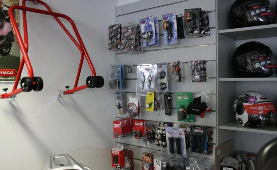 Helme, Bekleidung und Zubehör  Bild 3:  Helme, Bekleidung und Zubehör