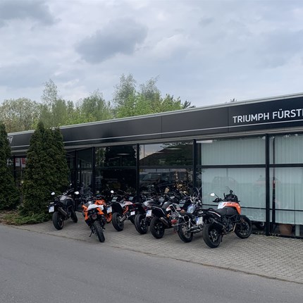 Unser Unternehmen   Liebe Triumph Kunden, wir freuen uns, Sie in unseren Räumlichkeiten, in der Karl-Liebknecht-Str. 23 in Fürstenwalde begrüßen zu dürfen. Triumph Fürstenwalde ist eine Filiale der Bahros Bike Bude GmbH. Wir sind seid 1933 ...