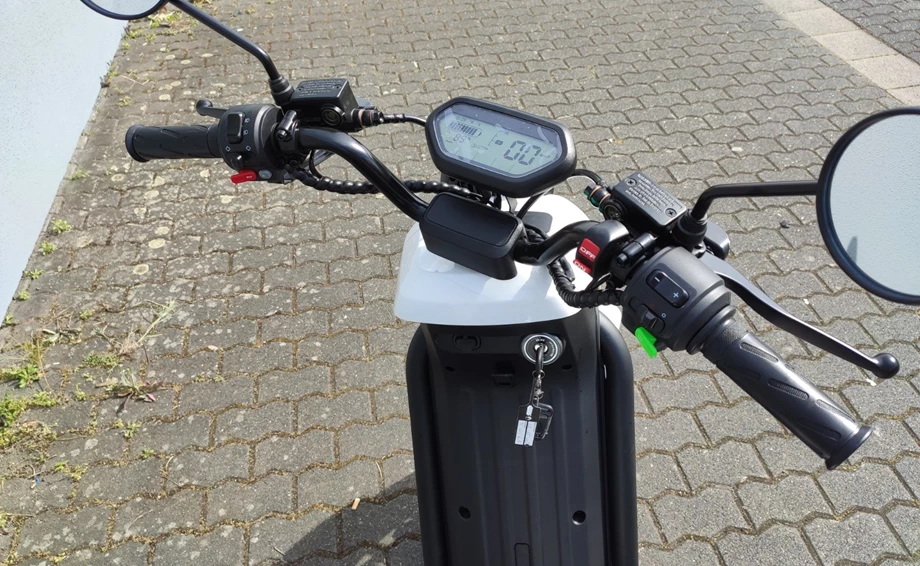 NIU UQi GT - Sicherungsfahrzeug Bild 6: NIU UQi GT - Sicherungsfahrzeug