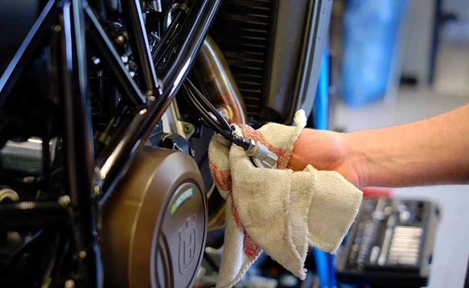 Geschulte Hände: Durchsicht. Wartung. Umbau. Bild 2: Geschulte Hände: Durchsicht. Wartung. Umbau.