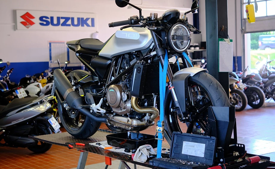 Geschulte Hände: Durchsicht. Wartung. Umbau. Bild 4: Geschulte Hände: Durchsicht. Wartung. Umbau.