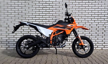 125 SMC R von KTM live vor Ort zum Einführungspreis von 5590€ anstatt 5994€, Finanzierung ab 0% eff. Jahreszins möglich.