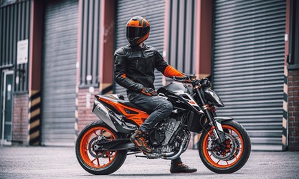 Neu- und Gebrauchtfahrzeuge