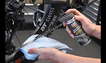 Zweirad Kette schmieren 