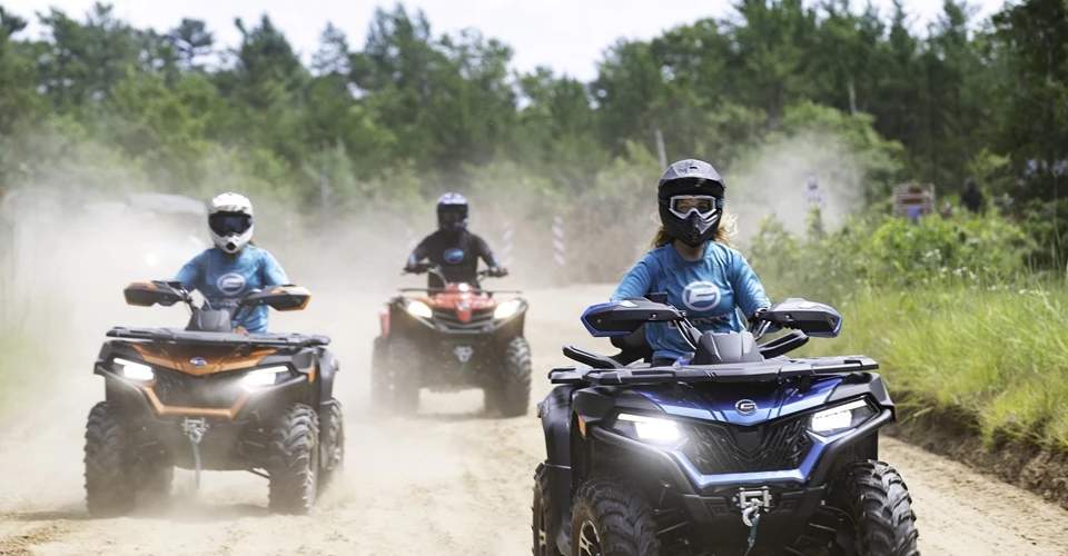 Quads und ATVs Quads und ATVs
