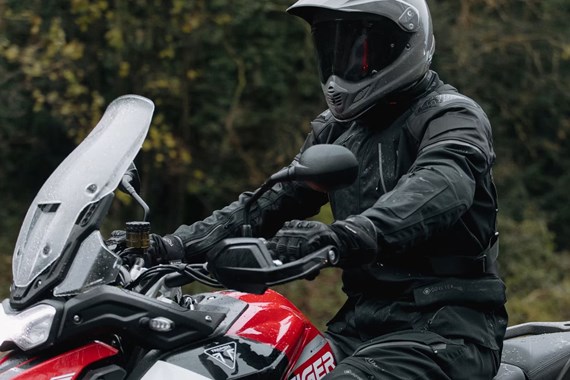 BEKLEIDUNG & ZUBEHÖR BEKLEIDUNG & ZUBEHÖR