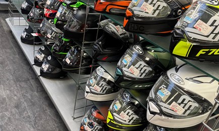 Motorradhelme: Sicherheit, Passform und Stil für jeden Einsatzbereich