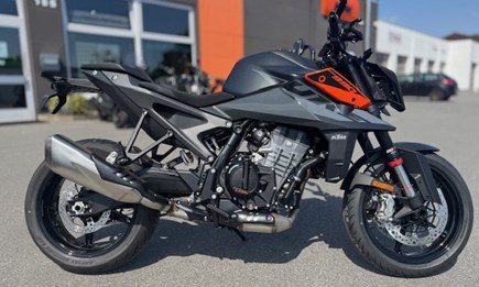 990 Duke Black inkl. 4 Jahre Garantie für 11990€