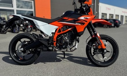 125 SMC R von KTM live vor Ort zum Einführungspreis von 5590€ anstatt 5994€, Finanzierung ab 0% eff. Jahreszins möglich.