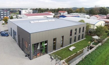 Über uns: Modernste Werkstatt & starke Infrastruktur Über uns: Modernste Werkstatt & starke Infrastruktur
