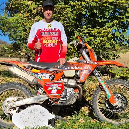Mario Hirschmugl holt sich Staatsmeister Titel!  Mit einem
souveränen Doppelsieg in Szandavaralja/ Ungarn sichert sich der Kapfensteiner
KTM Euro Motors Graz Pilot Mario Hirschmugl den Titel des ungarischen Enduro
Staatsmeisters und konnte somit seinen Titel aus dem Vo ...