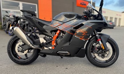 Die brandneue KTM 990 RC R live bei uns vor Ort. Jetzt schon das Traumbike für 2026 sichern.