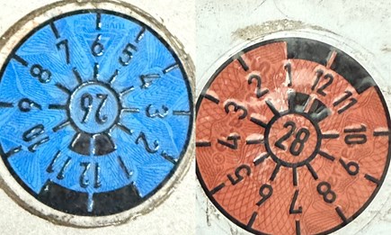 Aus Blau wird Braun - die aktuelle Farbe der 2026 für die TÜV Plakette