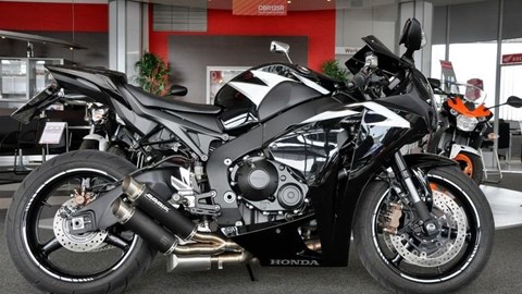 Honda CBR 1000 RR schwarz