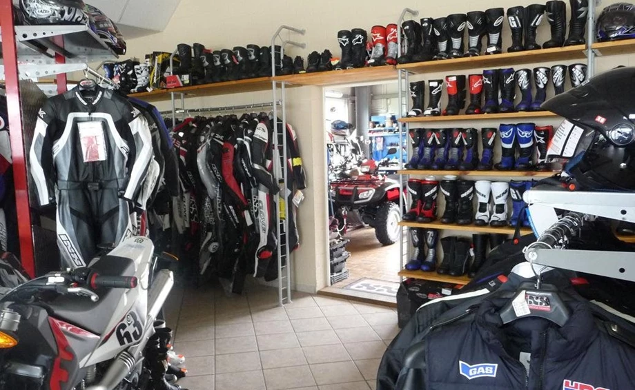 Bekleidung - Zubehör Bild 1: Bekleidung - Zubehör