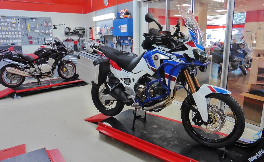 Motorradwerkstatt Bild 2: Motorradwerkstatt