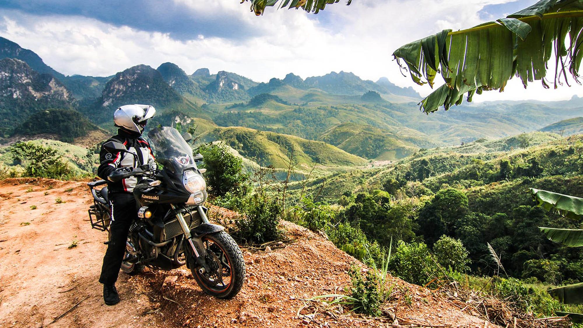 Asia touring. Мотоциклы Азии. Мото в Азии. Азия мотоцикл природа. Мотоциклисты в Азии.