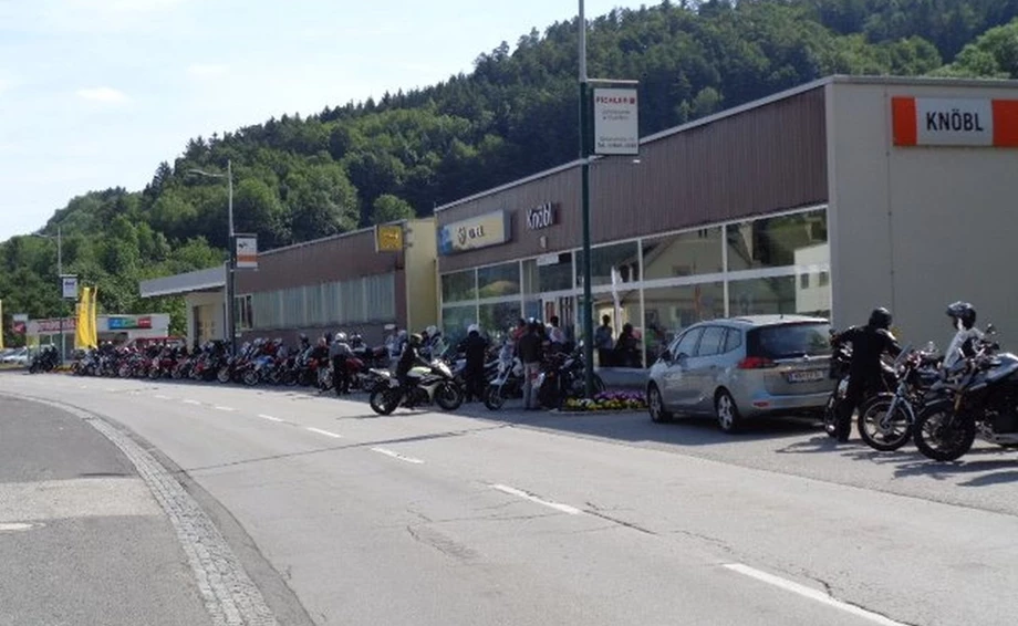 LOCATION Bild 1: LOCATION