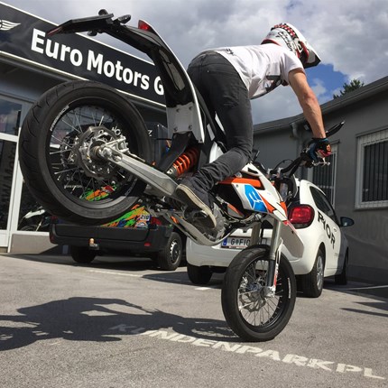 Philipp Seemann Philipp Seemann - Team Euro Motors Graz     Auch heuer kommen wir wieder gemeinsam mit Freestyle-Ass Philipp hoch hinaus. Philipp nimmt wieder mit seiner KTM 250 SX an diversen nationalen und internationalen FMX Shows tei ...