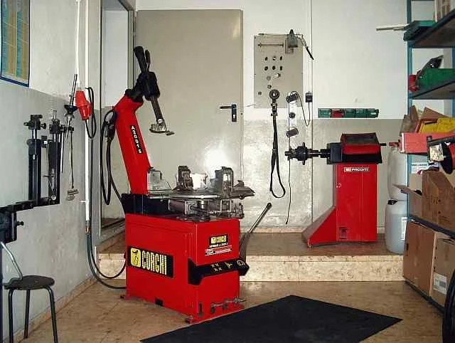 Reifen-Service Bild 1: Reifen-Service