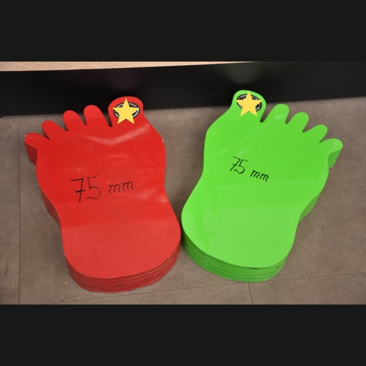 Vorschaubild für Post - Kennt ihr schon unsere Füße? 😄🦶

Um das Probesitzen und Probefahren für kleinere Fahrer:innen leichter zu machen,
haben wir uns etwas überlegt: höhenverstellbare Motorrad-Füße.

So steht ihr sicher, entspannt und könnt ganz in Ruhe testen,
ob das Bike wirklich zu euch passt –
ohne Wackeln und ohne Zehenspitzen-Akrobatik 😉

Probefahren soll schließlich Spaß machen – für alle! 🏍️✨

#luebkemannundsievers #triumphbremen