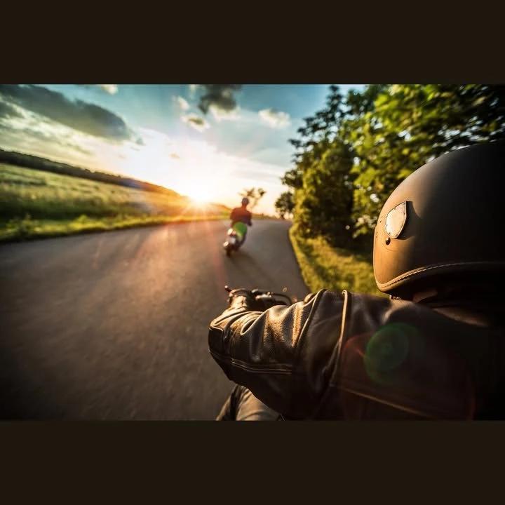 Vorschaubild für Post - Es gibt diesen Moment, bevor du startest.
Wenn alles still ist.
Und du weißt: Gleich beginnt wieder alles.

#luebkemannundsievers