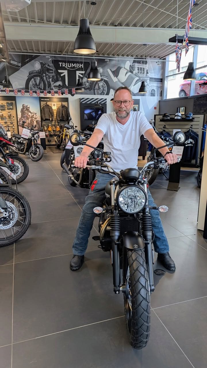 Vorschaubild für Post - Herzlichen Glückwunsch🎊
Wir gratulieren dir zu deiner neuen Triumph Scrambler 900 und wünschen dir ganz viel Freude und Spaß beim Fahren. 🏍
Vielen Dank für dein Vertrauen🤝
#triumph #triumphmotorcycles #triumphofficial #triumphscrambler #triumphscrambler900 #triumphscrambler900 #scrambler #scrambler900 #scrambler900 #triumphmotorrad #neuesmotorrad #neuesmotorradneuesglück #auslieferung #motorradauslieferung #herzlichenglückwunsch #glückwunsch #vielspaß #vielfreudedamit #allzeitgutefahrt #wuppertal #wuppertalelberfeld #wuppertalcity #wuppertalmeinestadt #wuppertalmeineheimat #elberfeld #viral