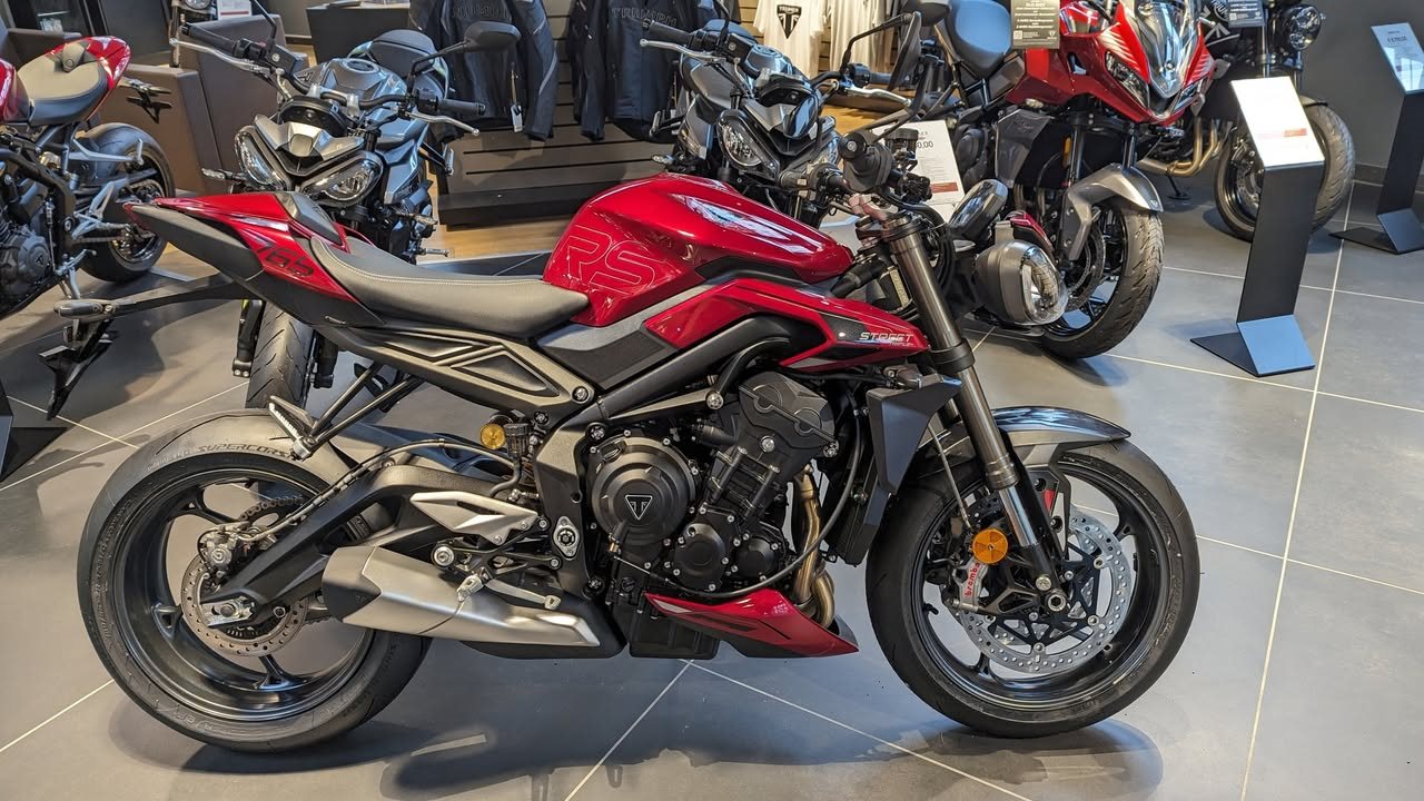 Vorschaubild für Post - 3 neue Street Triple 765 eingetroffen! Sofort starten :-)