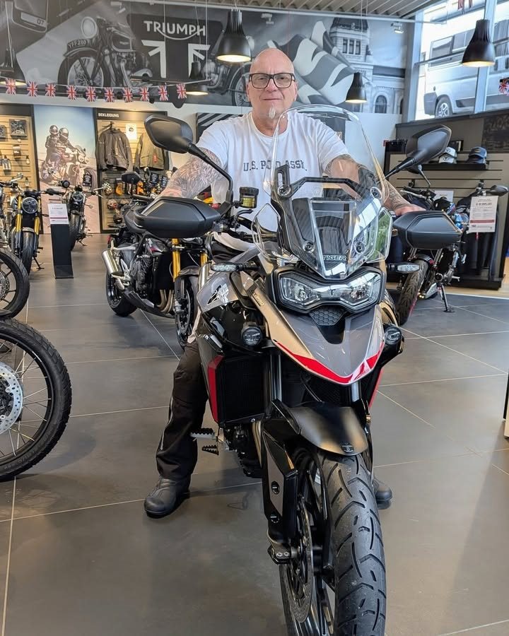 Vorschaubild für Post - Herzlichen Glückwunsch🎊
Wir wünschen dir alles Gute und viel Freude mit deiner neuen Triumph Tiger 900GT Pro. 🏍
Vielen Dank für dein Vertrauen.🤝
#triumph #triumphmotorcycles #triumphofficial #triumphdeutschland #triumphmotorrad #triumphfans #neuesmotorrad #triumphtiger900gtpro #tiger900gtpro #herzlichenglückwunsch #vielfreudedamit #allzeitgutefahrt #wuppertal #wuppertalelberfeld #wuppertalcity #elberfeld #viral