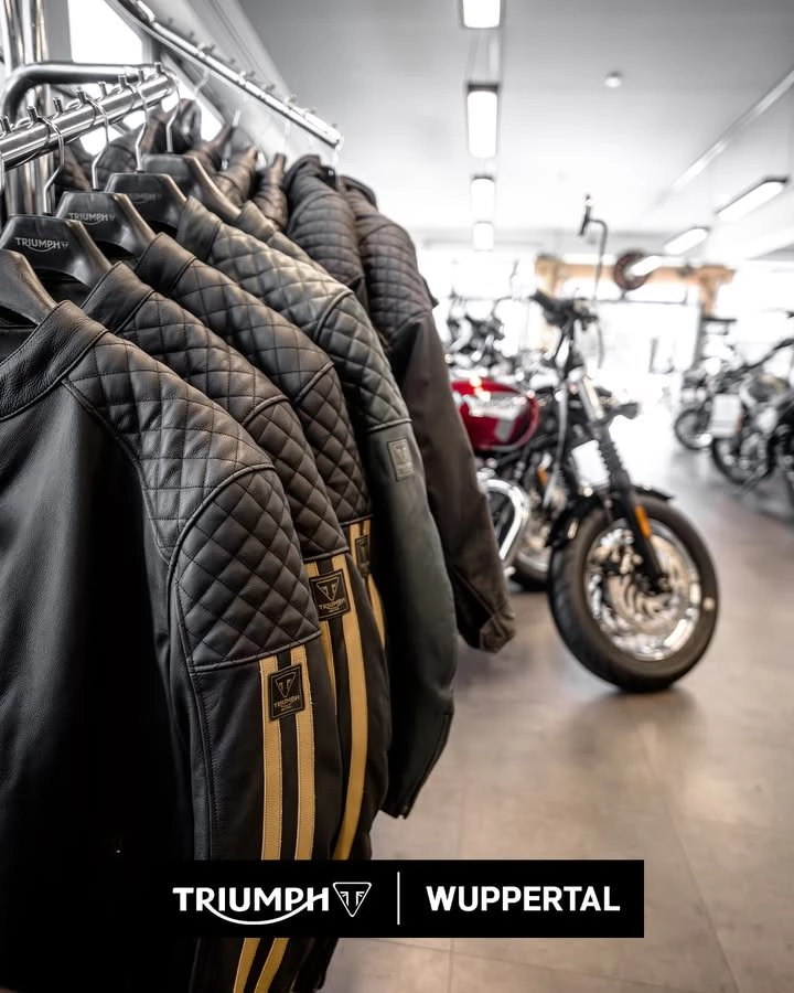Vorschaubild für Post - Brauchst du noch ein Geschenk für deinen Bikerbuddy? 🎄🎅🤶

Perfekt, komm bei uns vorbei und lass dich beraten! 

Wir freuen uns auf dich!

Probefahren, Beratung und Verkauf bei Triumph Wuppertal in der Unterstraße 18-28
42107 Wuppertal oder unter www.triumph-wuppertal.de.

#triumph #wuppertal #wuppertalelberfeld #wuppertalcity #triumphmotorcycles #triumphofficial #triumphdeutschland #triumphmotorrad #triumphfans #weihnachten2025 #nikolausgeschenk