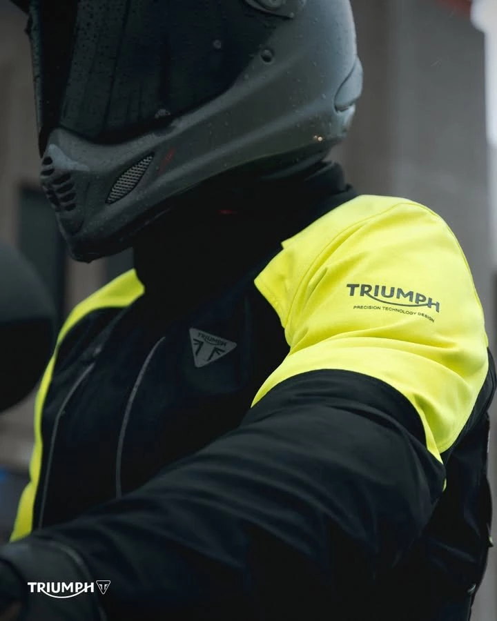 Vorschaubild für Post - Gut erkennbar- auch bei schlechtem Wetter.
Unsere reflektierenden Jacken & Westen bringen dich sichtbar durch die dunkle Jahreszeit. 💡

🎁 Auch als Geschenk beliebt!
>> https://triumph-wuppertal.de <<