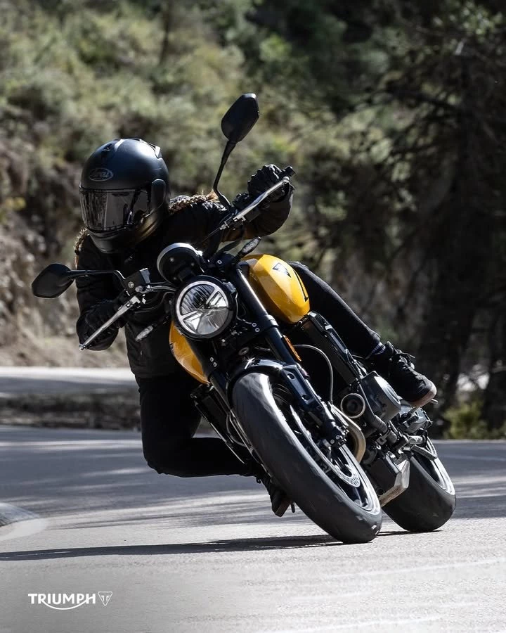 Vorschaubild für Post - Die neue Trident 660 fühlt sich direkt vertraut an - schon ab dem ersten Kilometer merkst du, wie mühelos und agil sie sich fahren lässt. 💛

Komm vorbei, steig selbst auf und erlebe sie live bei uns im Showroom. 
>> https://triumph-wuppertal.de <<