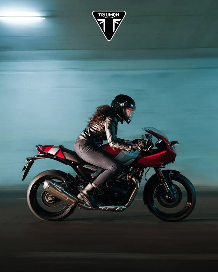 Vorschaubild für Post - Berge, Küste, Landstraße oder einfach der nächste Sonnenuntergang? 🏍️

Wenn du jetzt den Schlüssel umdrehen könntest – wohin würde deine Reise gehen?

👇 Verrate es uns in den Kommentaren!

Probefahren, Beratung und Verkauf bei Triumph Wuppertal in der Unterstraße 18-28
42107 Wuppertal oder unter www.triumph-wuppertal.de

#triumphmotorcycle #bikerlife #triumphdeutschland #letsgo #spontanTrip