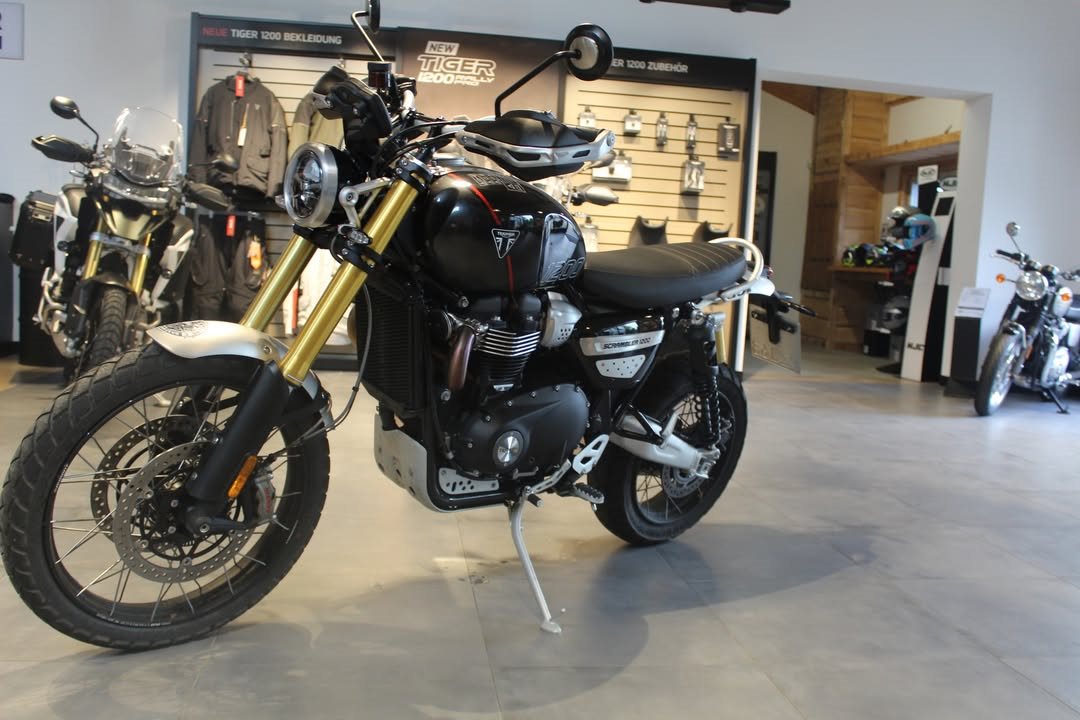 Vorschaubild für Post - Triumph Scrambler XE – Vorführangebot
Text: Erlebe Abenteuer auf zwei Rädern mit der Triumph Scrambler XE. Unsere Vorführmaschine ist frisch eingefahren, top gepflegt und bereit für neue Abenteuer. Jetzt verfügbar mit attraktivem Vorführpreis – sichere dir sofortige Ersparnisse und volle Garantie.
https://m.mobile.de/fahrzeuge/details.html?id=438260887&utm_campaign=socialbuttons&utm_source=linkcopy&utm_content=web_desktop_vip&utm_medium=social
