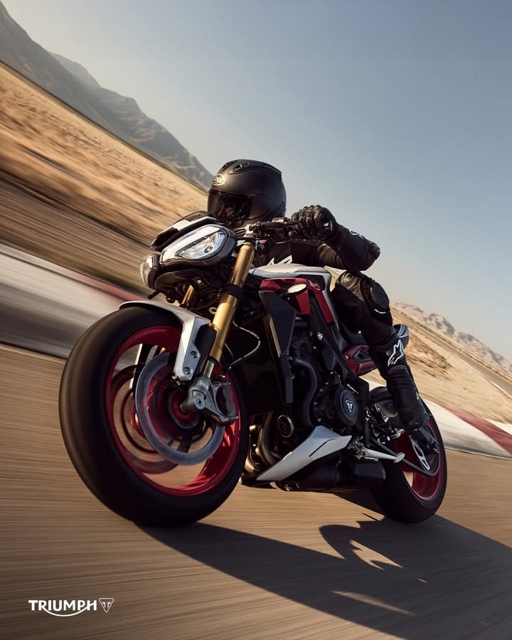 Vorschaubild für Post - Die legendäre Street Triple kehrt zurück - dieses Mal in der RX-Ausführung!
Das Traumbike für alle, die sich nach schneller Beschleunigung und maximaler Performance sehnen. 🔥

Jetzt bestellbar!
>> https://www.triumph-schwaebische-alb.de <<