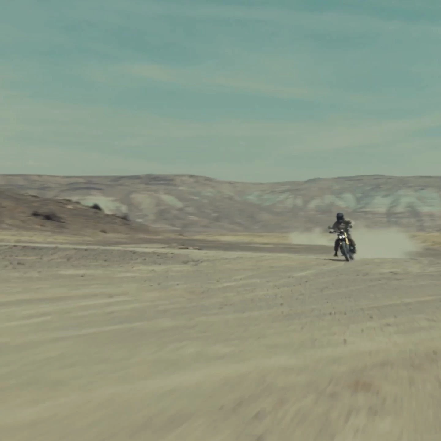 Vorschaubild für Post - Unverwechselbarer „Modern Classic“-Stil vereint mit brandneuer Technologie:
TRIUMPH präsentiert die neueste Generation der Bonneville-Modellreihe Zeitloses Design auf neuer technischer Basis.

Für 2026 präsentieren wir die Weiterentwicklung der legendären Bonneville-Modellreihe. So besitzen nun alle Bonneville-Modelle serienmäßig ein neues Kurven-ABS und Kurven-Traktionskontrolle, die das Fahrerlebnis und die Sicherheit verbessern. Hinzu kommen neue A2-Drosselkits und zahlreiche Updates bei allen Bikes. So punktet etwa die Scrambler 900 mit einem verbesserten Chassis und optimierten Fahrwerks- und Bremskomponenten.

Für das Jahr 2026 überarbeitet TRIUMPH drei der beliebtesten Bonneville-Modelle deutlich:
Die neuen Scrambler 900, Bonneville Bobber und Bonneville Speedmaster setzen neue Maßstäbe für Modern Classics. Mit verbesserter Performance, mehr Komfort und neuen fahrerorientierten Technologien sorgen die Updates für ein noch besseres Fahrerlebnis.  Auch die neuen Bonneville T120, T120 Black und Scrambler 1200 XE verbinden ihren zeitlosen Stil mit zahlreichen Innovationen und Updates.

Ihr wollt mehr erfahren? Unser Team ist für dich da und berät dich gerne!

🔗 Triumph Süd-Steiermark: 
https://www.triumph-steiermark.at/de

🔗 Triumph Kärnten:
https://www.triumph-kaernten.at/de

#triumphmotorcycles #ForTheRide #triumphkärnten #triumphsüdsteiermark