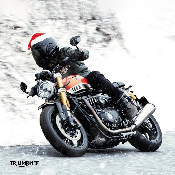 Vorschaubild für Post - Das Jahr 2025 neigt sich dem Ende zu, und wir möchten die Gelegenheit nutzen, uns bei Euch für die Treue zu bedanken.

Wir wünschen euch ein wunderbares Weihnachtsfest mit guter Gesellschaft, leckerem Essen und dem ein oder anderen warmen Gedanken an euer Lieblingsbike... 😉🎅

Wir sind ab Freitag, dem 2.01.2026 wieder für Euch da und wünschen Euch erholsame Feiertage, ein besinnliches Weihnachtsfest und ein gesundes neues Jahr!
Euer Team der Motorradklinik

🔗 Triumph Süd Steiermark:
https://www.triumph-steiermark.at/de