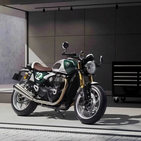 Vorschaubild für Post - DIE NEUE SPEED TWIN 1200 CAFE RACER EDITION
Echte Originale, die Maßstäbe setzen
Streng limitiert auf 800 Stück weltweit. 

Wir beraten dich gerne wie du dir eines der begehrten Sammlerstücke sicherst!
🔗 Triumph Steiermark: 
https://www.triumph-steiermark.at/de
🔗 Triumph Kärnten:
https://www.triumph-kaernten.at/de

#triumphmotorcycles #triumphsteiermark #triumphspeedtwin #speedtwin1200 #speedtwin1200caferaceredition