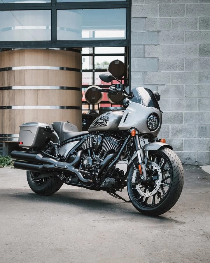 Vorschaubild für Post - Unsere Cruiser - immer ein Hingucker. Sie bieten leistungsstarke Motoren, jede Menge Zubehör und modernste Technik. Wie wär's mit einer Probefahrt? #indianmotorcycle #indianchief
