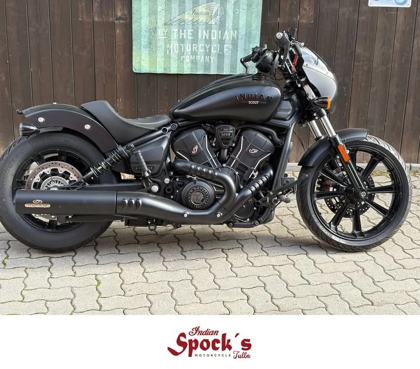 Vorschaubild für Post - Gebraucht - Indian Sport Scout 2025

Hubraum: 1250 ccm
Leistung: 79 KW (105 PS)
Erstzulassung: 07.2025
Kilometer: 1340 km
Farbe: Black Smoke

Eine wünderschöne gepflegte Sport Scout mit wenigen Kilometer und mit Zubehör wie z.B.: vorverlegte Fußrasten von Wunderkind, versperrbarer Tankdeckel und eine Jekill and Hyde Auspuffanlage.

Kommt vorbei und seht sie euch an...

Preis in Österreich: € 21500.-
Nähere Infos unter: +43 664 3073413

#indianmotorcycle #spocksmotorcycles #indiantulln #spock #indianmotorcycleworld  #gebrauchtmotorräder #willhaben #zuverkaufen #gebraucht #gebrauchtkaufen #gebrauchtfahrzeuge #gebrauchtwagenhandel #verkaufenlernen

Mehr Infos zum Bike:
www.indian-tulln.at
www.spocks-motorcycles.at