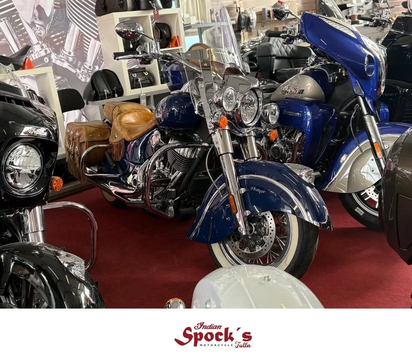 Vorschaubild für Post - Gebraucht: Indian Chief Vintage 2015

Hubraum: 1811 ccm
Leistung: 55 KW (75 PS)
Erstzulassung: 04. 2015
Kilometer: 5476 km
Farbe: Blue

Eine wünderschöne gepflegte Vintage im klassischen Style und einiges an Zubehör, Wie z.B.: Heelshifter, Windschildtasche, hintere Sturzbügel, Stage 1 Auspuff mit Fishtails ....

Kommt vorbei und seht sie euch an...

Preis in Österreich: € 25900.-
Nähere Infos unter: +43 664 3073413

#indianmotorcycle #spocksmotorcycles #indiantulln #spock #indianmotorcycleworld  #gebrauchtmotorräder #willhaben #zuverkaufen #gebraucht #gebrauchtkaufen #gebrauchtfahrzeuge #gebrauchtwagenhandel #verkaufenlernen

Mehr Infos zum Bike:
www.indian-tulln.at
www.spocks-motorcycles.at