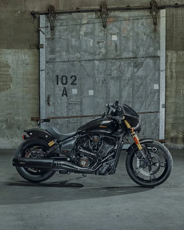 Vorschaubild für Post - Die 101 Scout in den atemberaubenden neuen Lackierungen Black Crystal und Super Graphite ist ab sofort erhältlich.
Kommt vorbei, um Euch die Indian Scout-Modellreihe 2026 aus der Nähe anzusehen. 😎