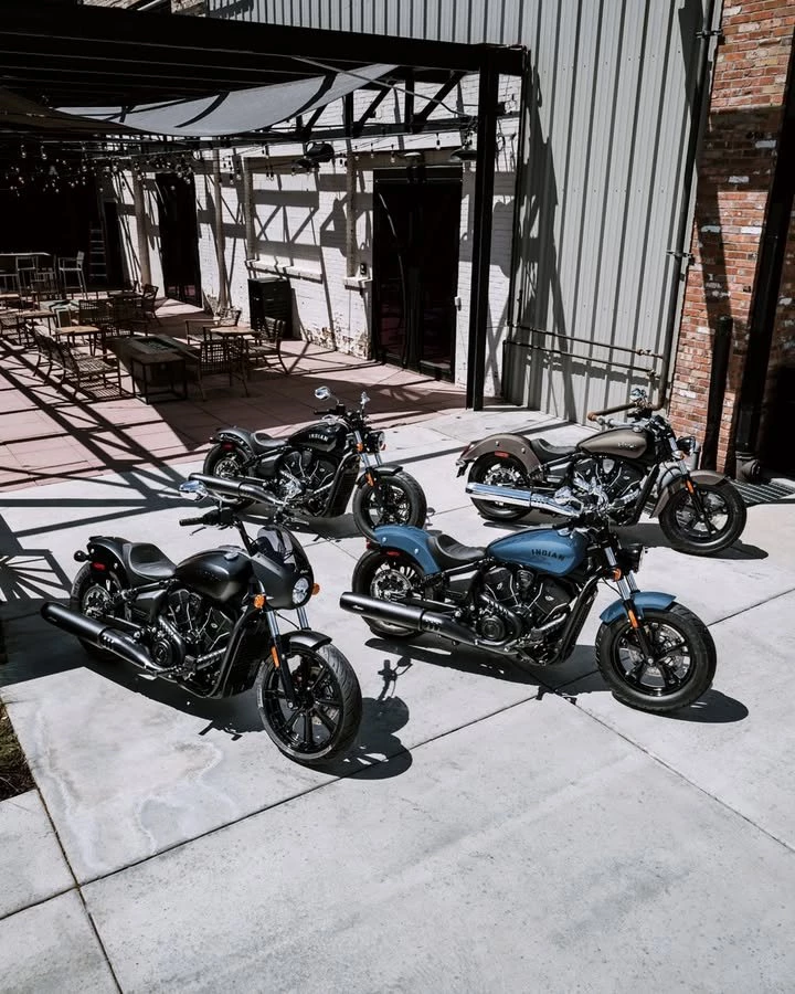 Vorschaubild für Post - Bei schlechtem Wetter hilft am besten der Blick auf unsere Scout Sixty-Reihe:  die zeitlose Scout Sixty Classic, die stilvolle Scout Sixty Bobber und die neue Sport Scout Sixty. Schaut doch im neuen Jahr bald mal vorbei. #indianmotorcycle